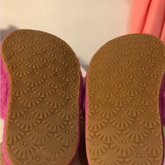 Ugg Toddlers size 11
Fluff Yeah Slide - Picture 5 of 6